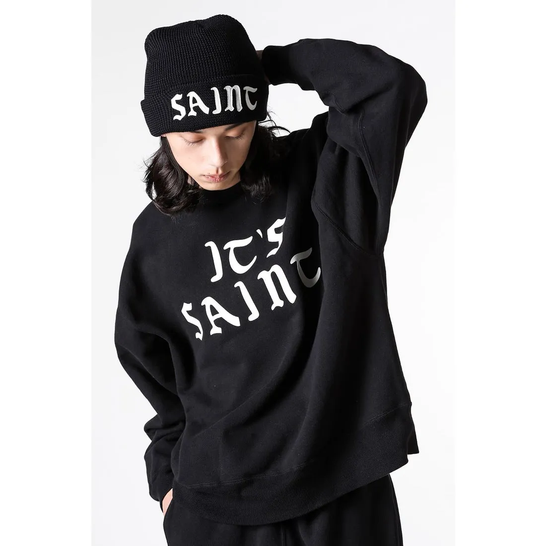 SAINT Mxxxxxx CREW SWT/IT'S SAINT/BLK Flocked SAINT sweatshirt Black S-XL ⚠️Note: This is flocking printing, not glue or crack paste. Don’t buy what you see in the picture. Short and loose fit. Both front and rear necklines are curved. Electrostatic flocking printing technology. Correct accessories. Fruit main mark/little angel anti-counterfeiting label.